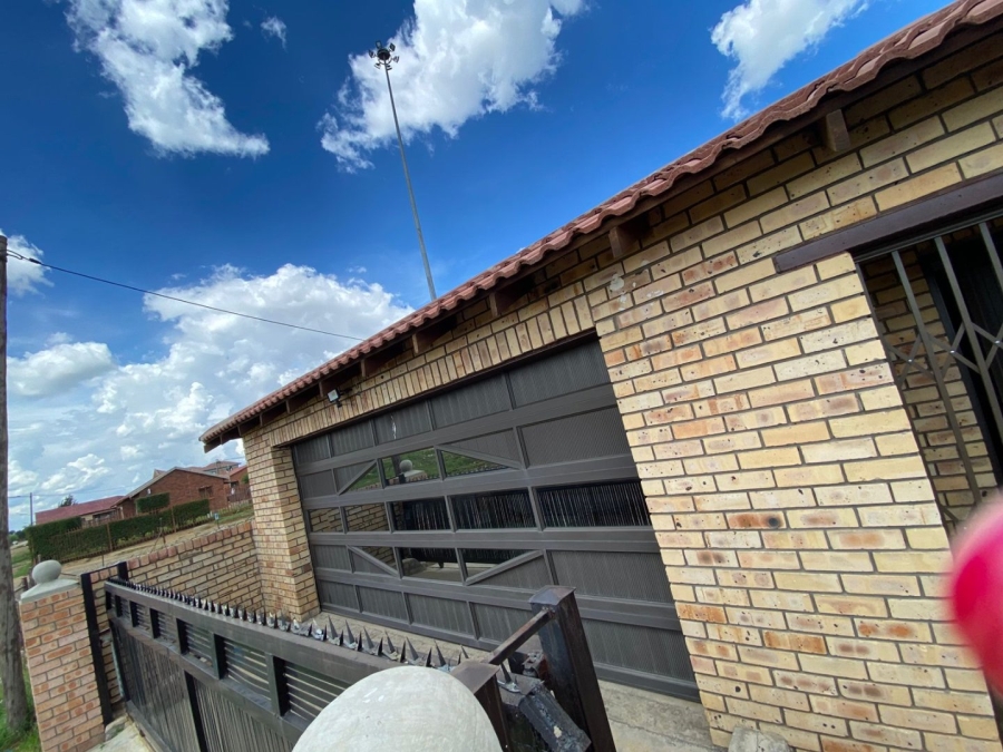 3 Bedroom Property for Sale in Selosesha Free State